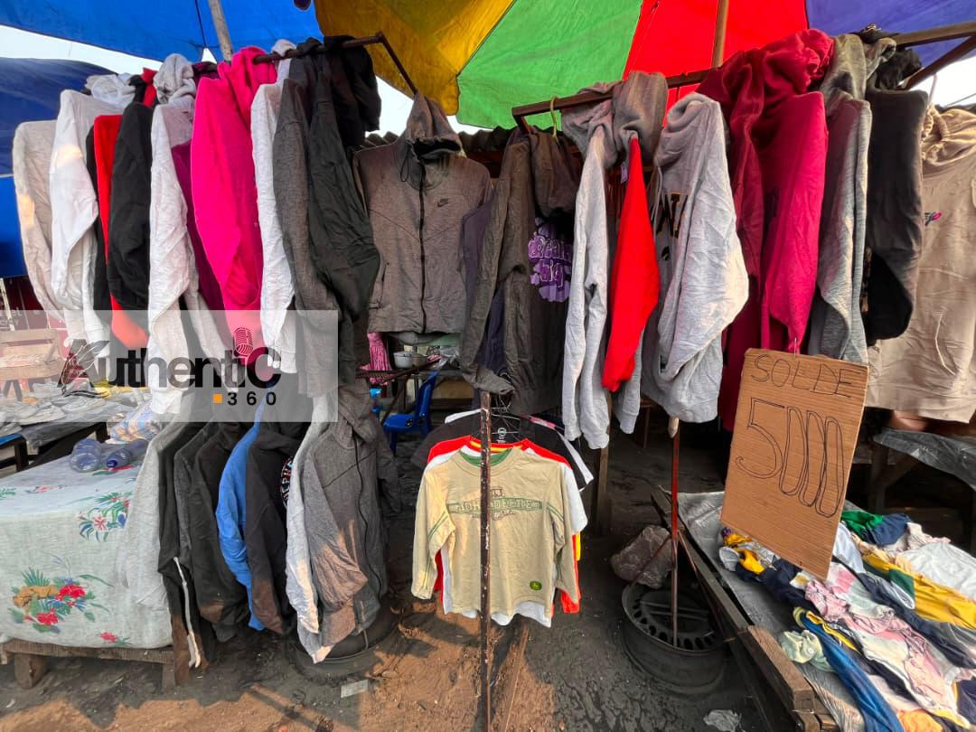 Kinshasa : à Masina, les vendeuses de tricots de friperie peinent à écouler leurs marchandises